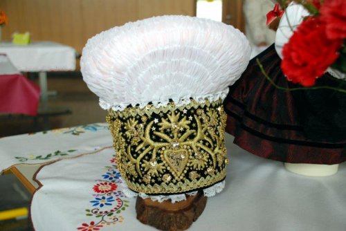 Cirila Ules - Gorenjsko žensko pokrivalo - AVBA